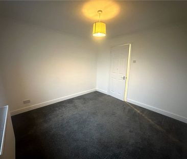 A spacious four bedroom family detached house with enclosed garden ... - Photo 6