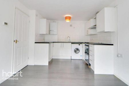 5 bedroom semi-detached house to rent - Photo 4