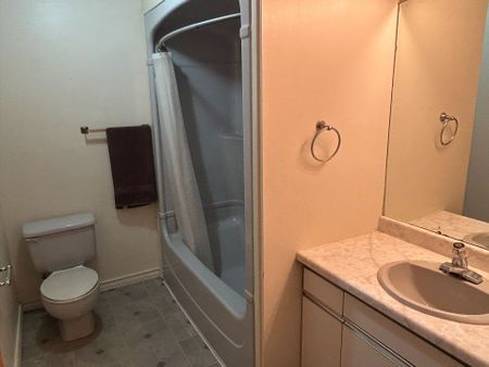 For Lease - 46 Kennedy Drive Unit# MAIN LEVEL, Kawartha Lakes, Ontario - Photo 2