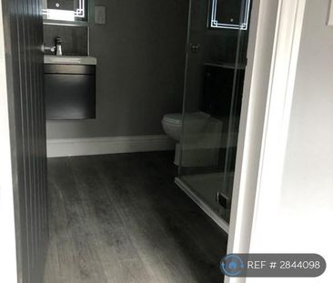 2 bedroom penthouse to rent - Photo 6