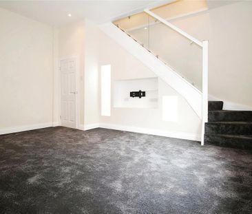 3 bedroom maisonette to rent - Photo 2