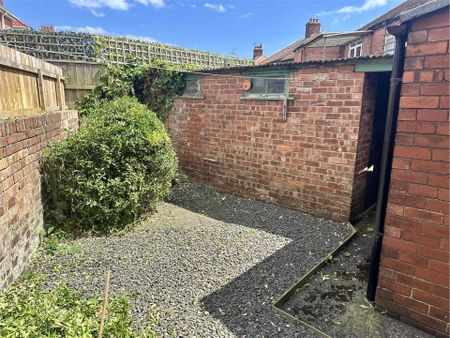 2 bedroom Flat to rent in Hawkeys Lane, North Shields, Tyne and Wear, Ne29 - Photo 2