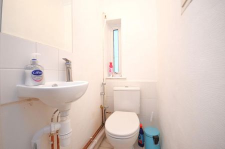 3 bedroom semi-detached house to rent - Photo 5