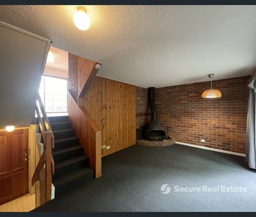 Prime Paddington Position - Tri level Townhouse with Pool. - Photo 2