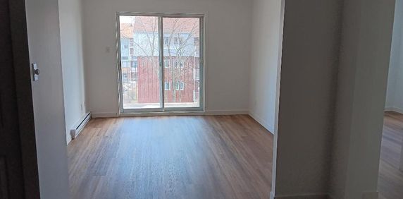 41/2, 51/2 Québec**Charlesbourg**Ascenseur**Béton**Rénové**Non fumeur**Libre décembre et janvier** à partir de 1060$/mois - Photo 2