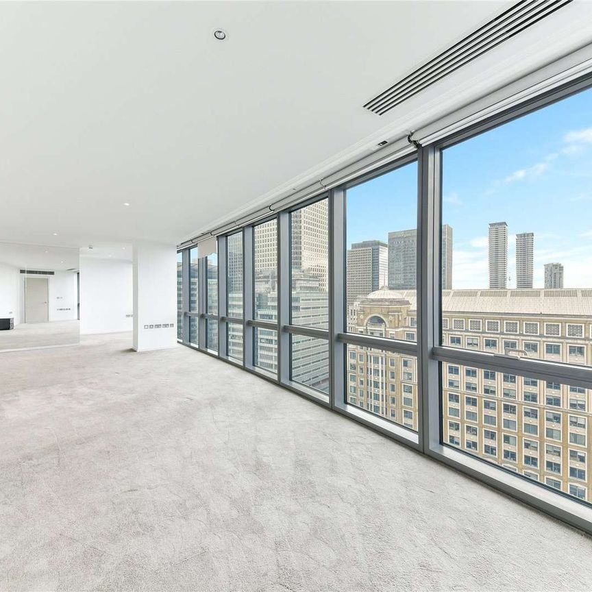 An extremely spacious two bedroom duplex apartment located on the 21st and 22nd floors of the ever popular No 1 West India Quay. - Photo 1