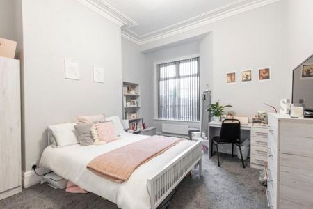 6 bedroom terraced house to rent - Photo 4