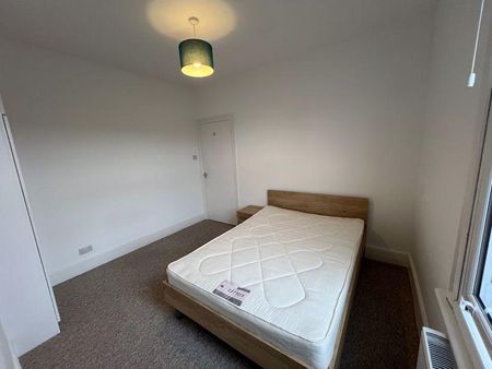 4 bedroom terraced house to rent - Photo 3