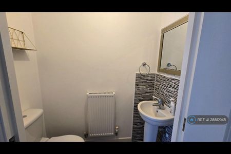 4 bedroom terraced house to rent - Photo 4