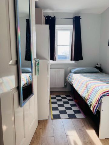 2 bedroom Flat To Let - Photo 4