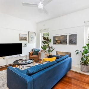 Fully Renovated Art Deco in Prime Lifestyle Locale (3 parking permits available) - Photo 2