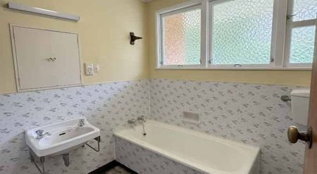Spacious 4-Bedroom Character Home Ã¢Ãâ¬Ã" Close to WhangÃâ€Ãrei CBD & Hospital - Photo 5