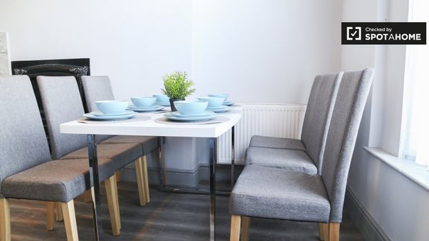 Room in a shared 8-bedroom apartment, Inns Quay, Dublin - Photo 1