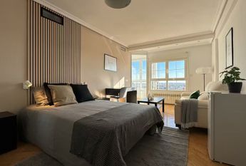 Calle de Tribaldos, Madrid, Community of Madrid 28043