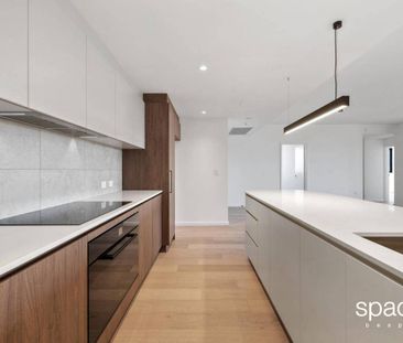 Sleek & Modern Apartment - Photo 3