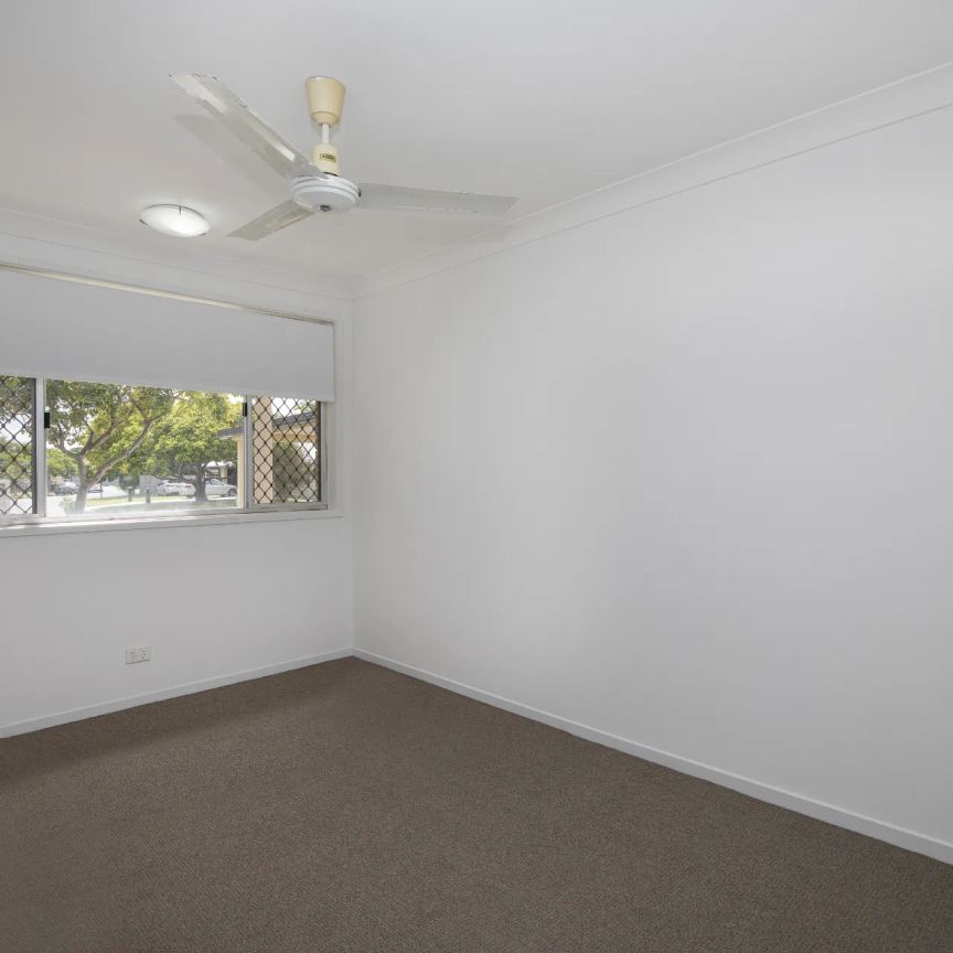 Spacious family home + separate studio, minutes to the beach! - Photo 1