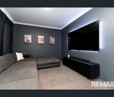 Beautiful 4x2 with Theatre - 6 MONTH LEASE ONLY - Photo 4