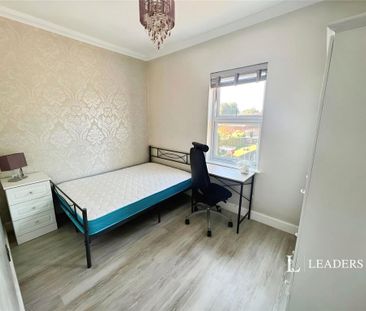 1 bedroom in a house share to rent - Photo 2