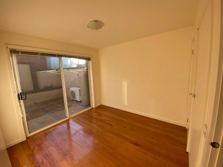 Convenientlly Located Apartment - Photo 4