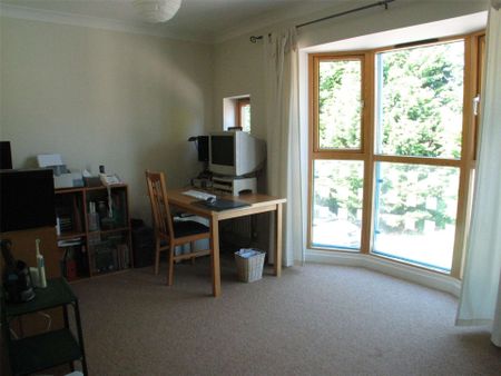 Three bedroom house in Duxford with close and convenient access to the M11. - Photo 3