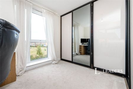 4 bedroom house to rent Vanguard Circle, Brooklands, MK10 - Photo 3