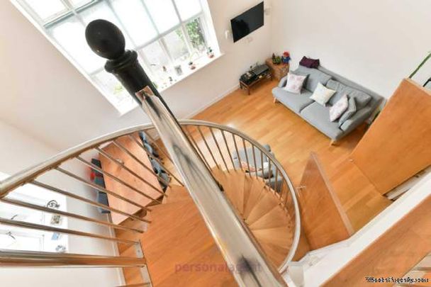 2 bedroom property to rent in Epsom - Photo 1