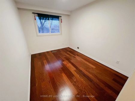84 Harrington Crescent #UPPER - Photo 3