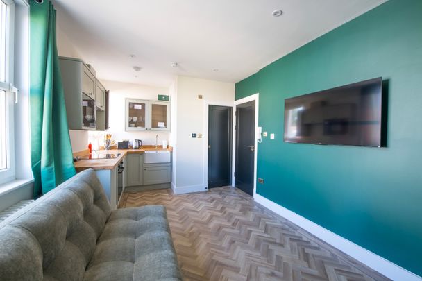 2 Bed Flat, Brighton Road, BS6 - Photo 1