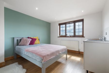 🌺 ENSUITE ROOMS, ALL BILLS, CLEANER & GARDENER 🌺 Room 3 - Photo 3