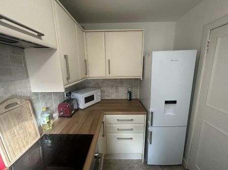 2 bedroom flat to rent - Photo 4