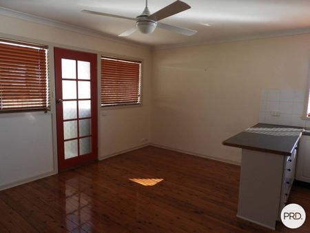 CONVENIENT 2 BEDROOM UNIT - Photo 3