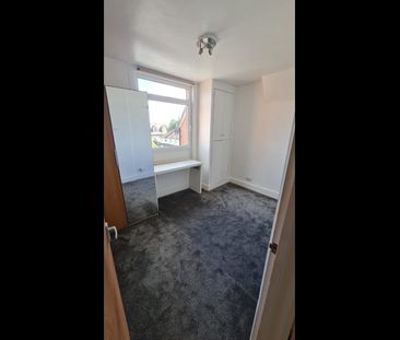 1 Bed Flat, Lower Addiscombe Road, CR0 - Photo 1