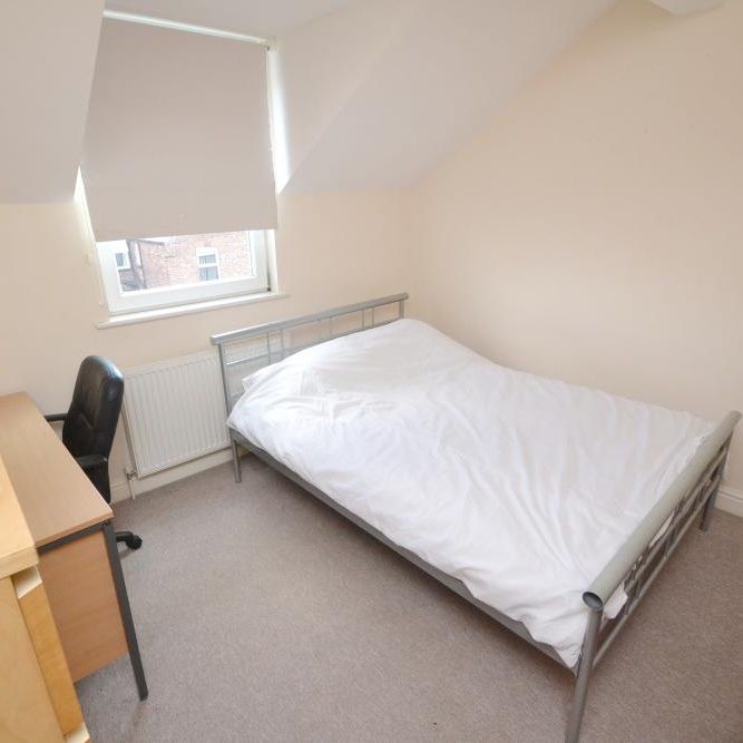 9 bedroom terraced house to rent - Photo 1