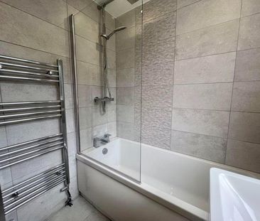 1 bedroom in a flat share to rent - Photo 3