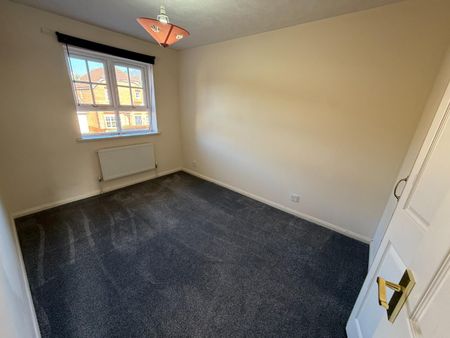 3 Bed House - Detached - Photo 5