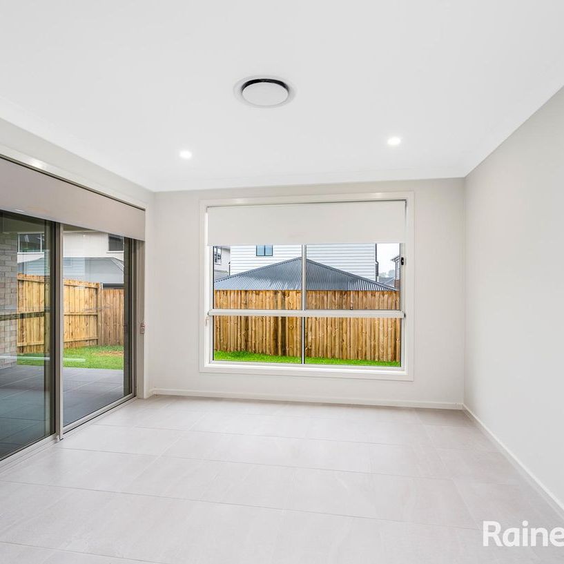 11 Gulgong Crescent, Rouse Hill, NSW 2155 - Photo 1