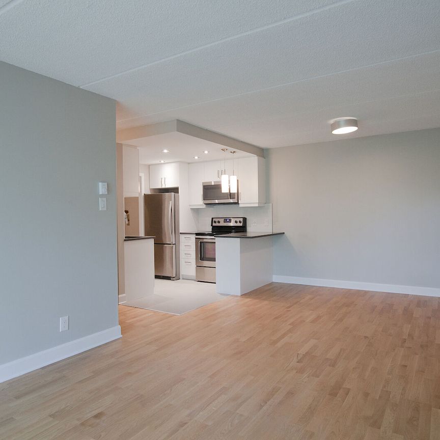 St. Lambert - Photo 1