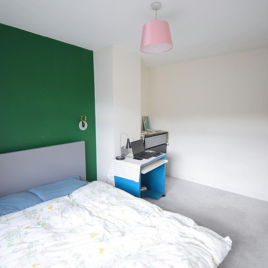 19 Ravenhill Court, BT68FS, Belfast - Photo 1