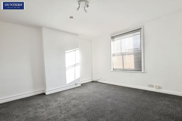 2 bedroom Flat To Let - Photo 1