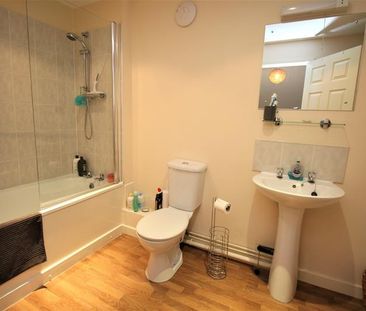 2 bedroom flat to rent - Photo 3