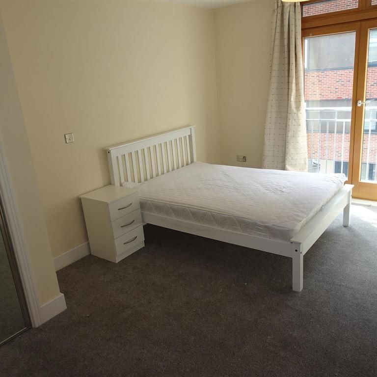 2 bedroom flat to rent - Photo 1