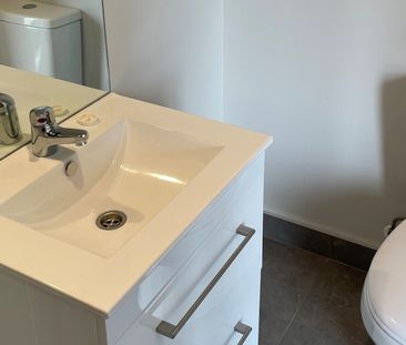 Modern, well kept two bedroom apartment - Photo 4