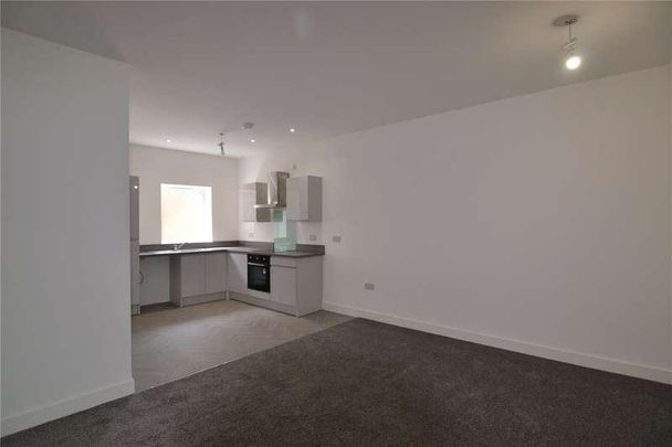 South Parade, Whitley Bay, NE26 - Photo 1