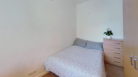 5 bedroom private hall to rent - Photo 3