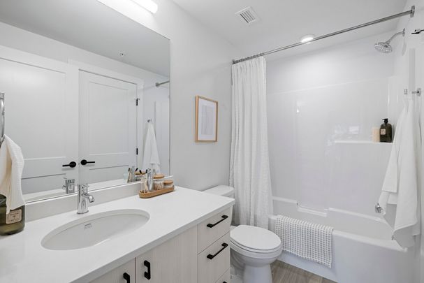 2 Bdr + Den + 2 Baths - Photo 1