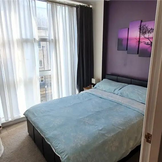 1 bedroom flat in London - Photo 1