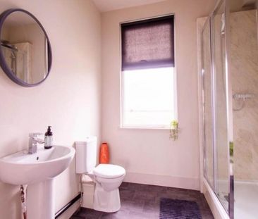 1 bedroom in a house share to rent - Photo 2