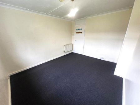 2 bedroom ground floor flat to rent - Photo 3