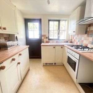 2 bedroom terraced house to rent - Photo 2