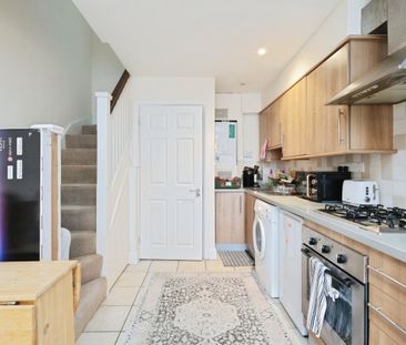 Loates Lane, WATFORD - Photo 1